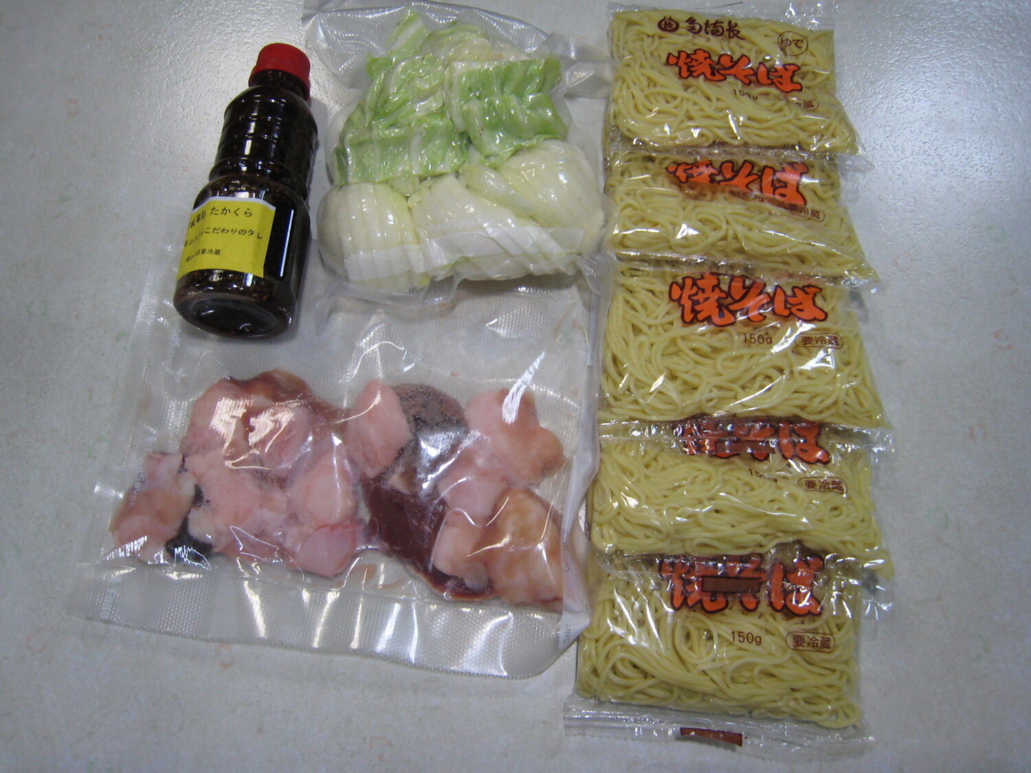 今日のランチメニューは、鍋焼きうどん、ブリ大根、ごはん、でーす!